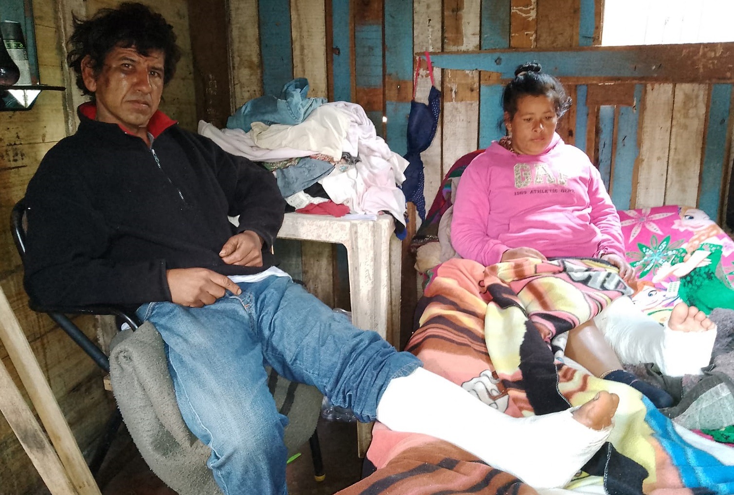 Una pareja sufrió graves lesiones al ser atropellada por un motomandado en calle Mar del Plata   