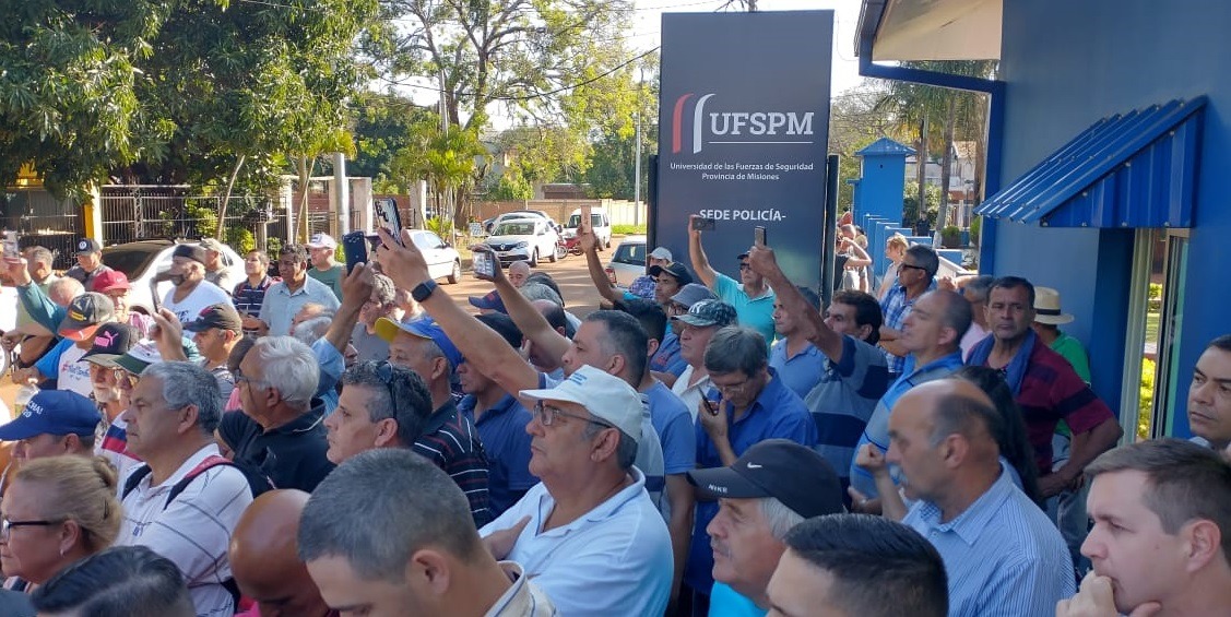 Policías autoconvocados rechazaron la primera propuesta salarial del gobierno y no descartan un paro en toda la provincia