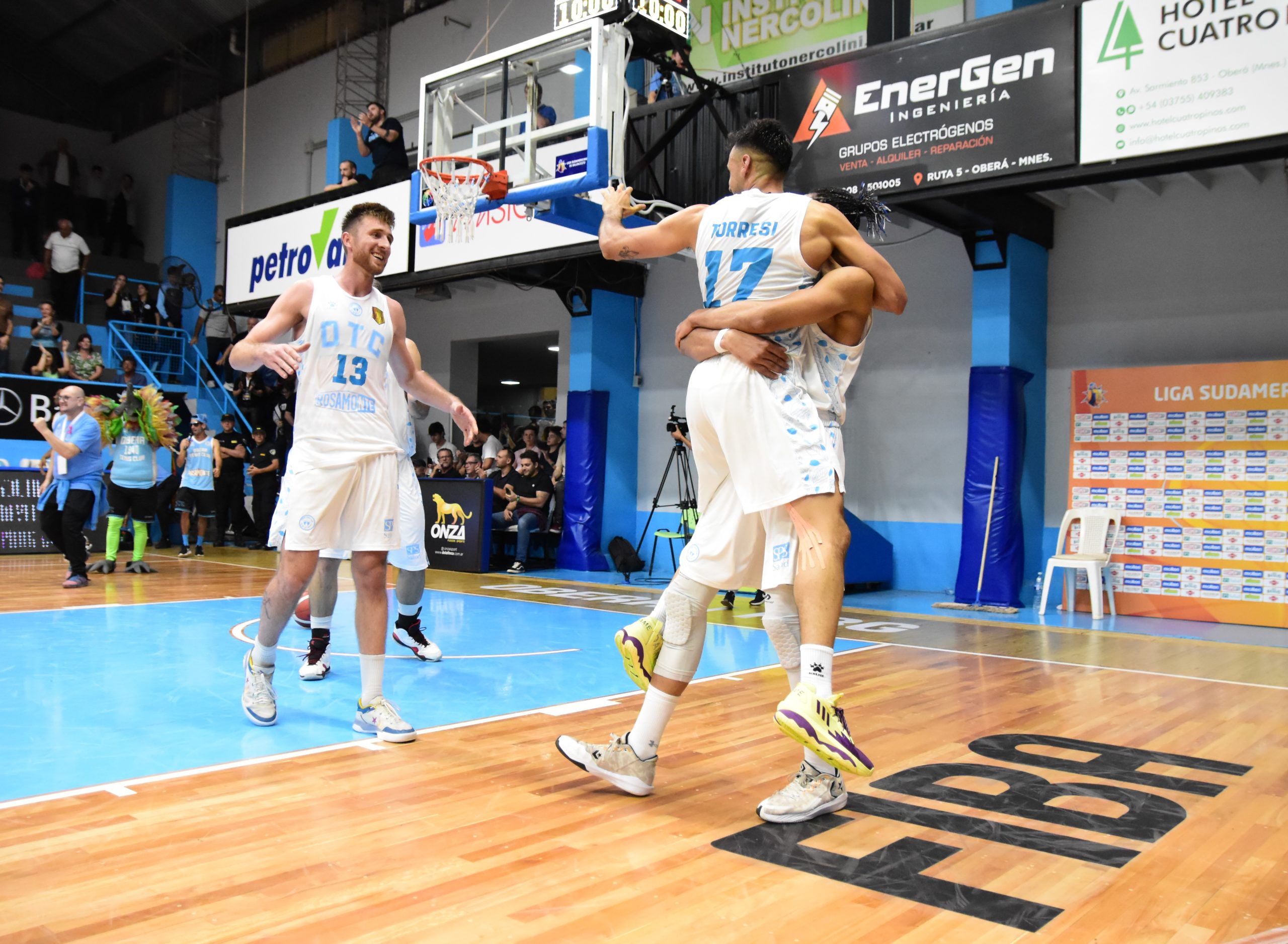 Aplaudan no dejen de aplaudir: OTC derrotó al Baurú de Brasil en un partido soñado