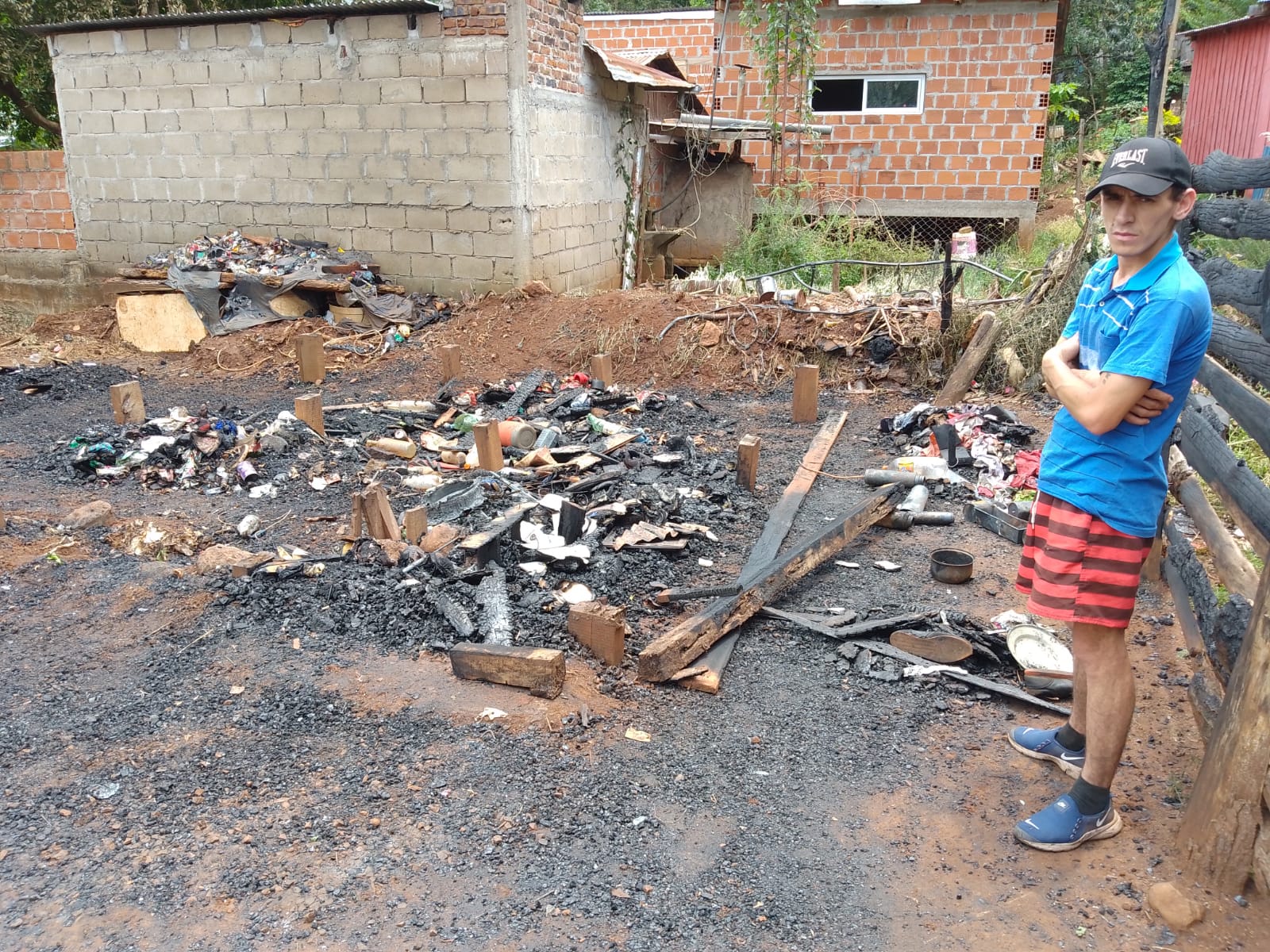 Una joven de 18 años fue detenida sospechada de incendiar la casa de su ex pareja