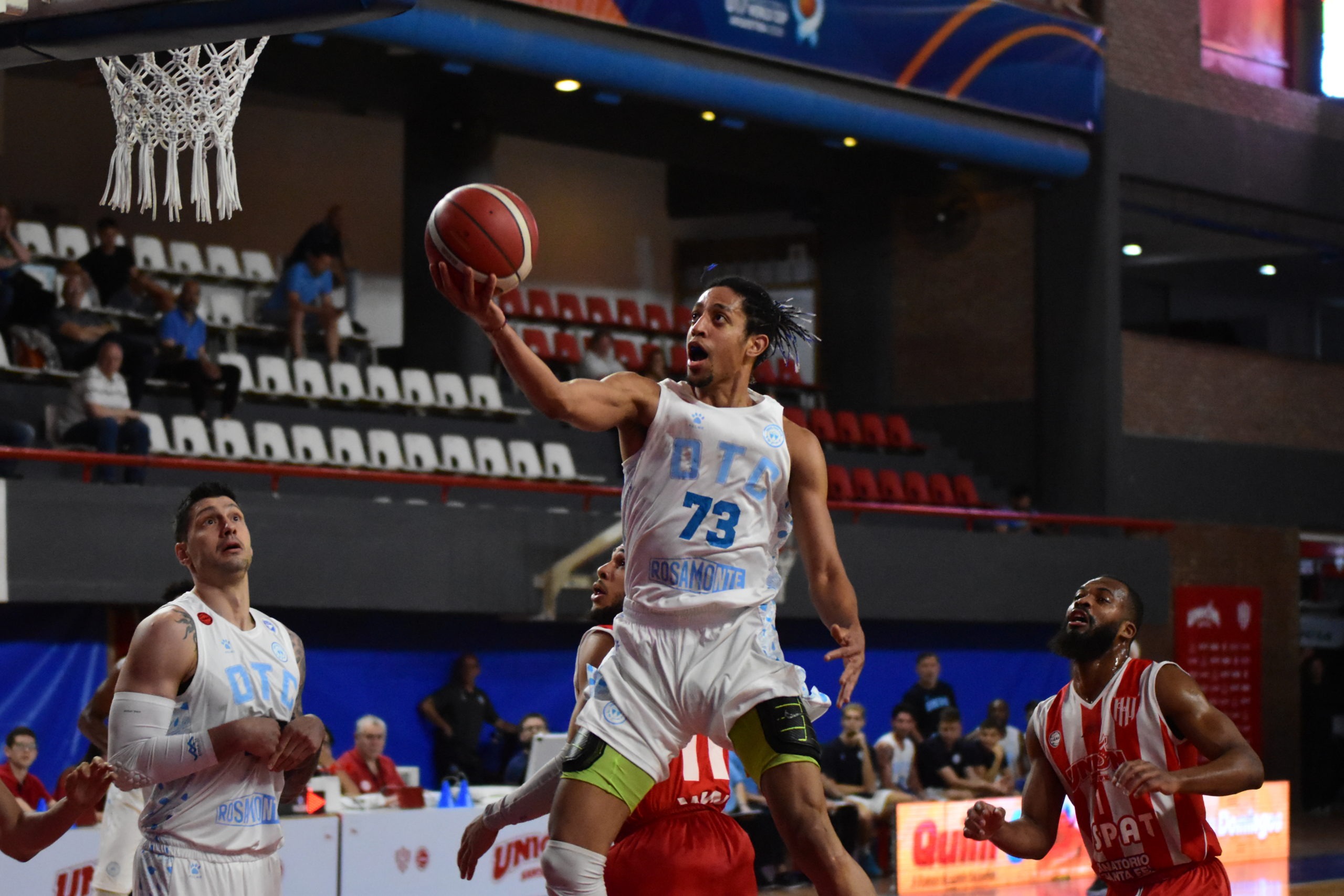 El Celeste festejó un gran triunfo en Santa Fe