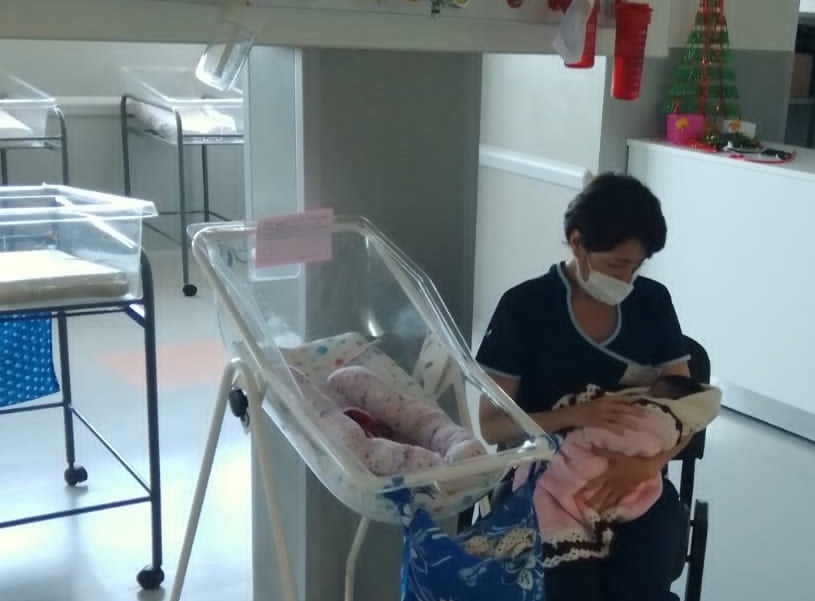 La beba abandonada en San Miguel se recupera en el Hospital Samic y tiene buen vínculo con su mamá