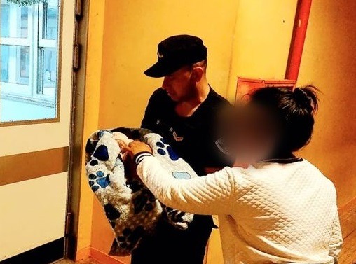 Encontraron una beba recién nacida abandonada en la calle en el barrio San Miguel de Oberá