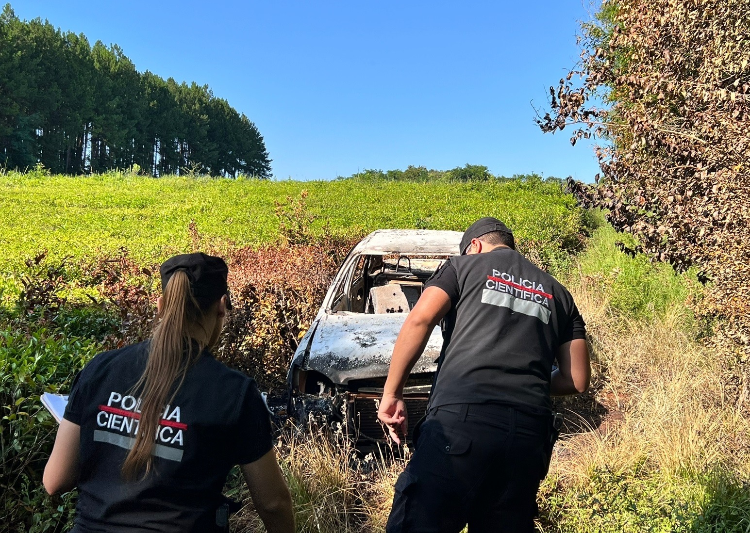 La Policía encontró quemado el Corsa que usaron los autores del millonario robo al cambista de Oberá