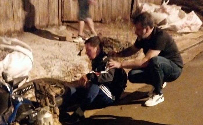 El director del Hospital Samic asistió a un motociclista accidentado en el centro de Oberá