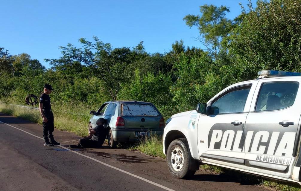 Mártires: manejaba tan borracho que despistó y no podía mantenerse en pie