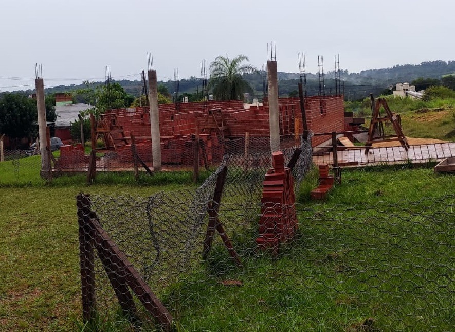 Padres de alumnos tomaron la escuela 926 en reclamo por la paralización de las obras de remodelación