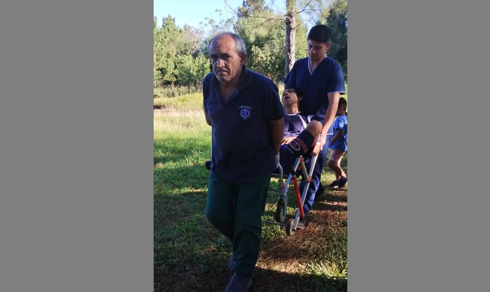 Futbolista saltó a cabecear, cayó mal y sufrió un traumatismo de cráneo grave