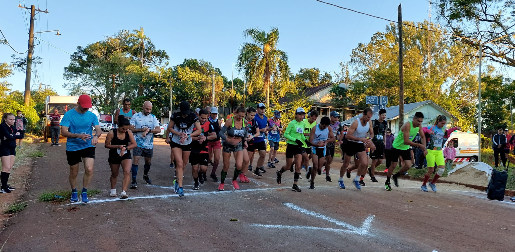 Los Helechos: exitosa media maratón en homenaje a los Héroes de Malvinas