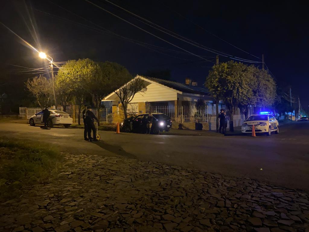 Manejaba borracho y chocó contra un árbol de la vereda