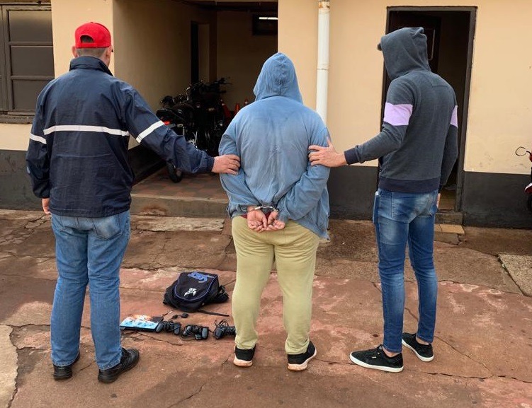 Una mujer entró a robar a la casa del ex y quedó grabada, después pidió perdón  