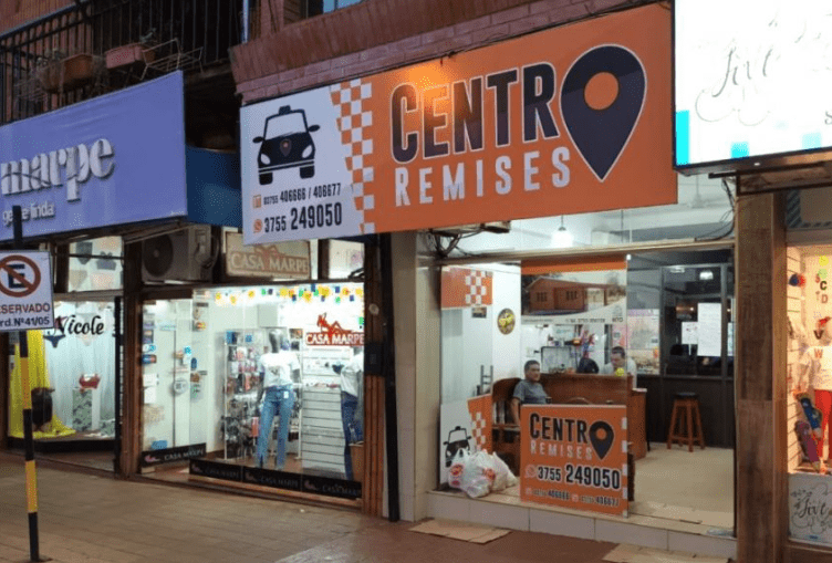 Un remisero denunció que fue agredido a golpes y dañaron su coche en el Kilómetro Cero