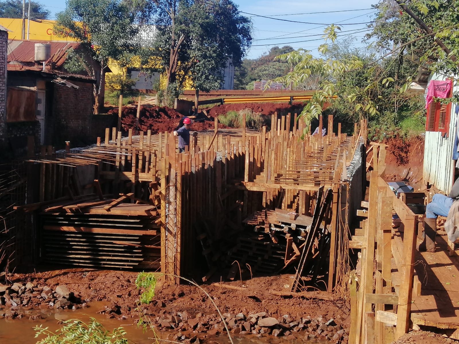 Saneamiento del arroyo Mbotaby: obra clave para mejorar la canalización de las lluvias en Oberá
