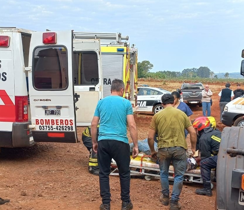 Trabajaba debajo de un camión y una rueda presionó parte de su rostro, se halla en grave estado