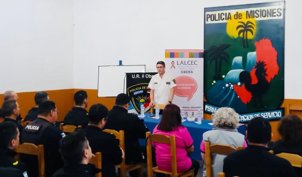 Brindaron una charla sobre prevención de cáncer de próstata para policías