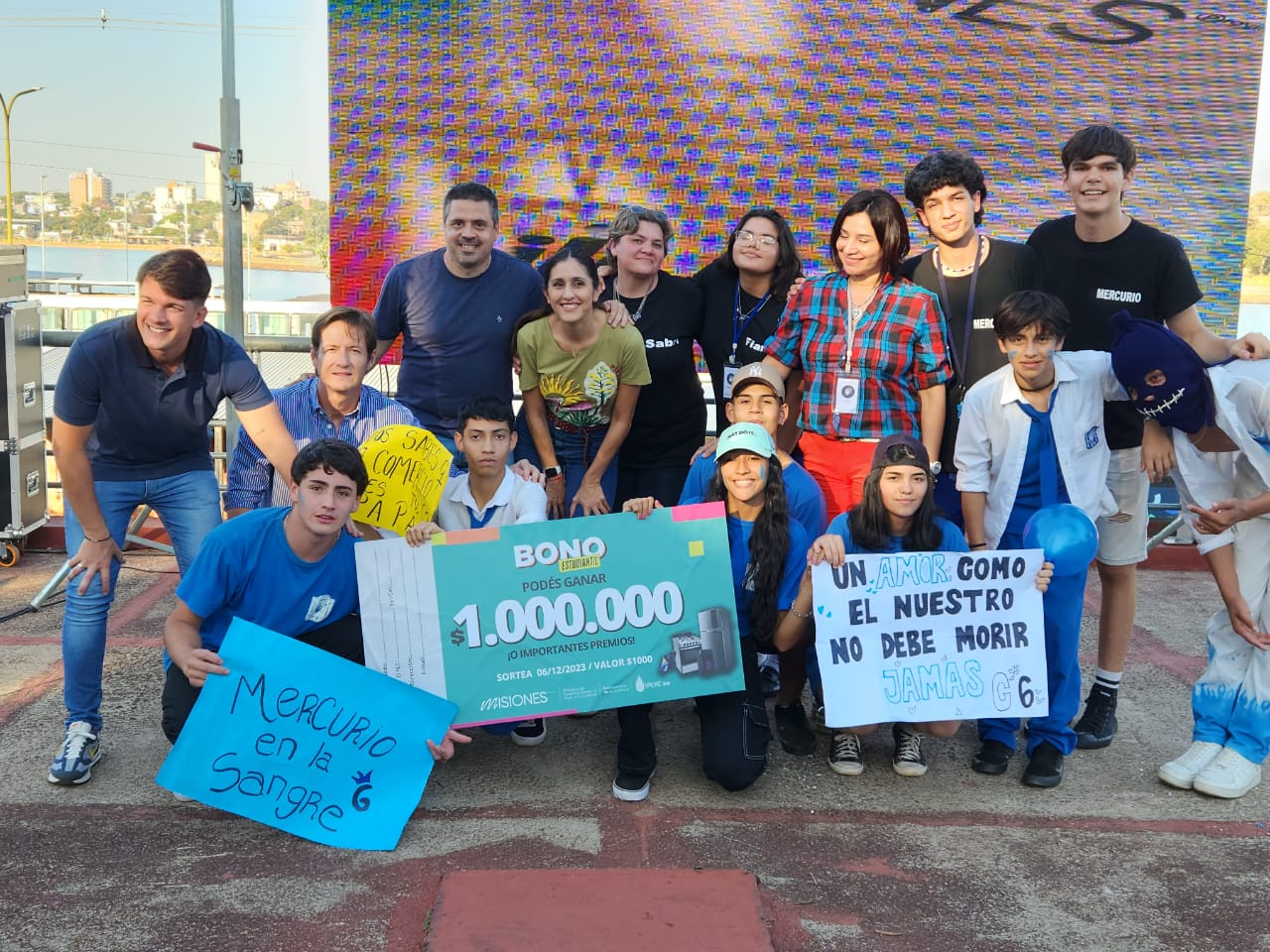 A pura fiesta, se lanzó el Bono Estudiantil