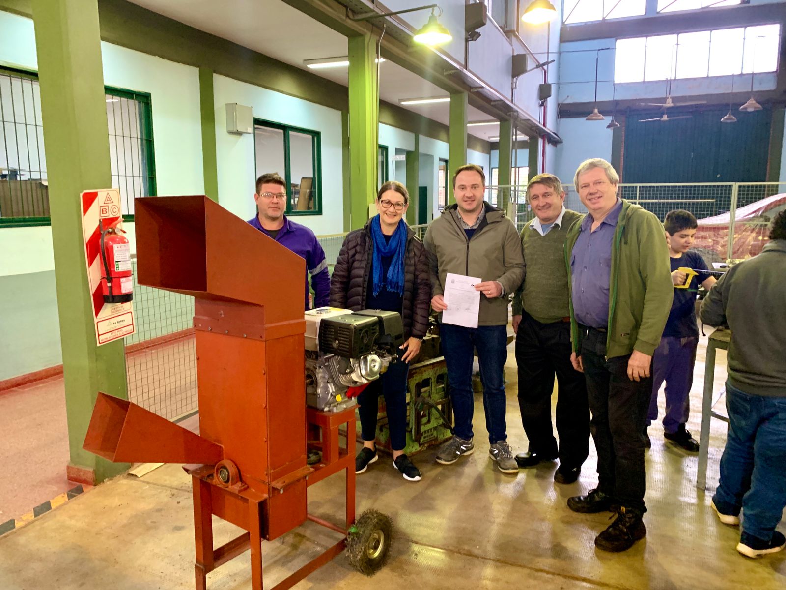 Por convenio con la EPET el municipio incorporó una máquina trituradora de ramas 