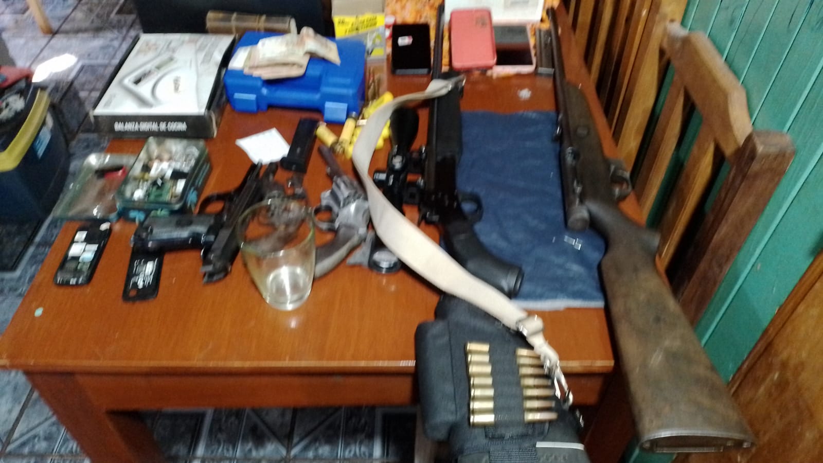 Remisero obereño detenido por una causa por acopio de armas y municiones