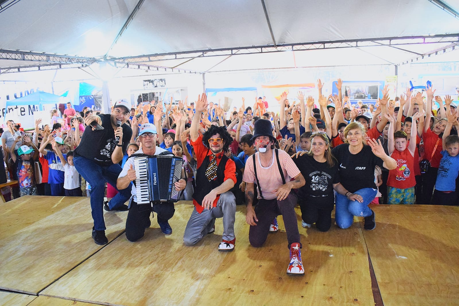 Entre «fierros», Gurises Felices hizo reír a los niños en San Vicente