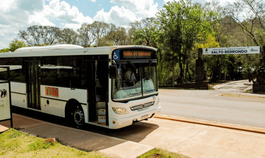 Alumnos de Pueblo Salto y Berrondo abandonan la escuela por falta de colectivos