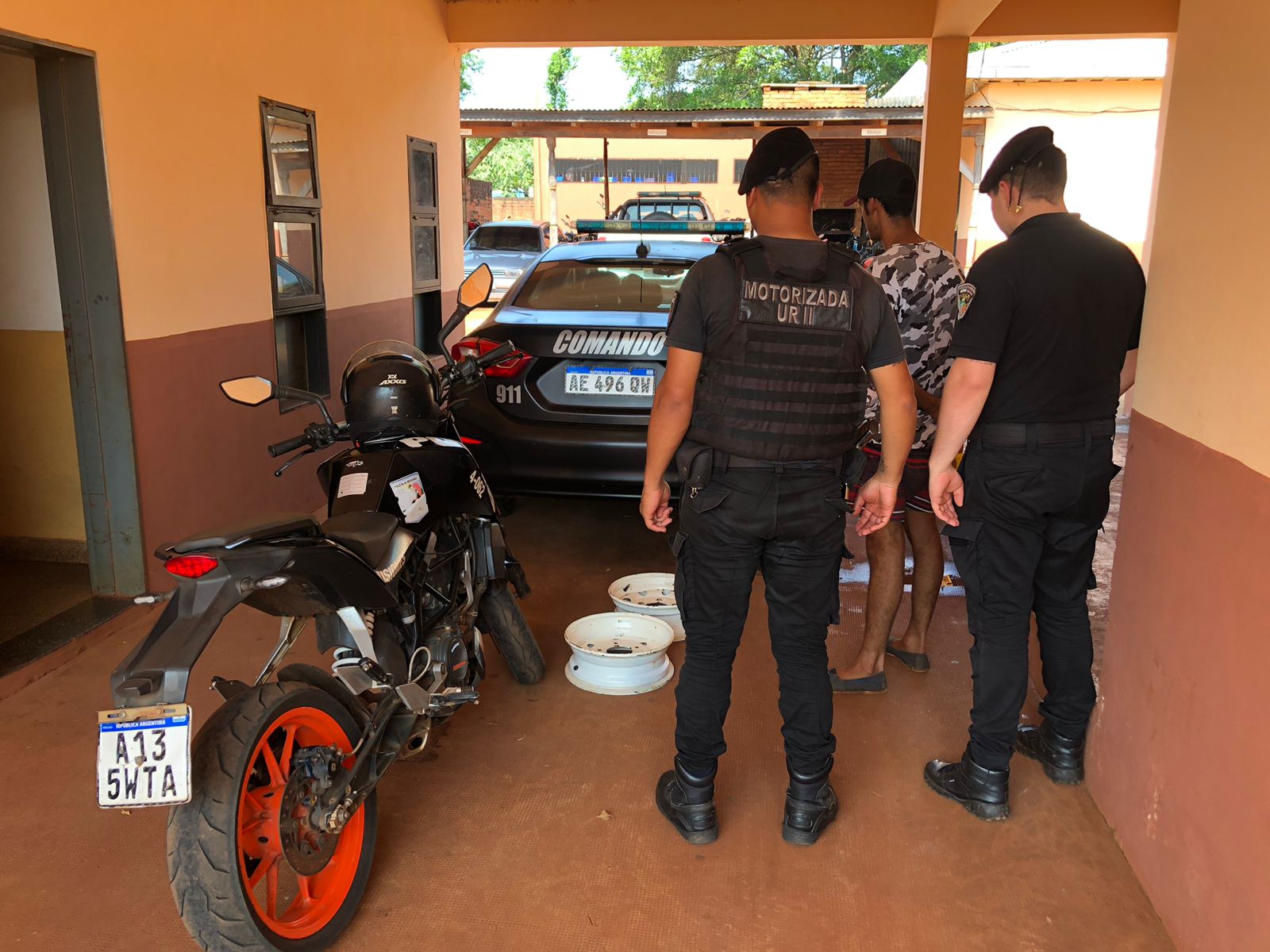 Ofreció para la venta llantas robadas y terminó demorado por la Policía