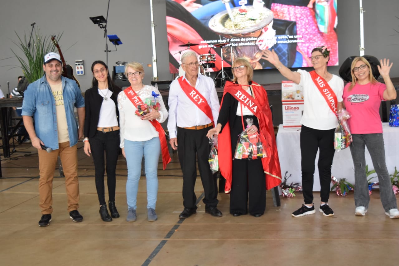 Masivo agasajo de abuelos en San Vicente