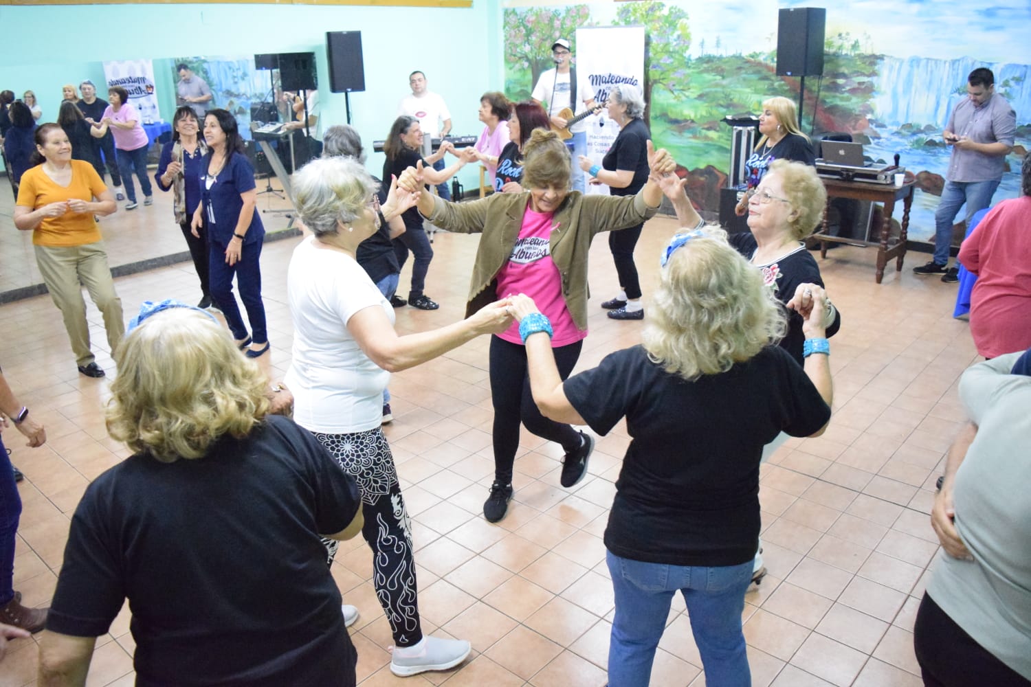 Mateando festejó con los afiliados de Ajupaprom