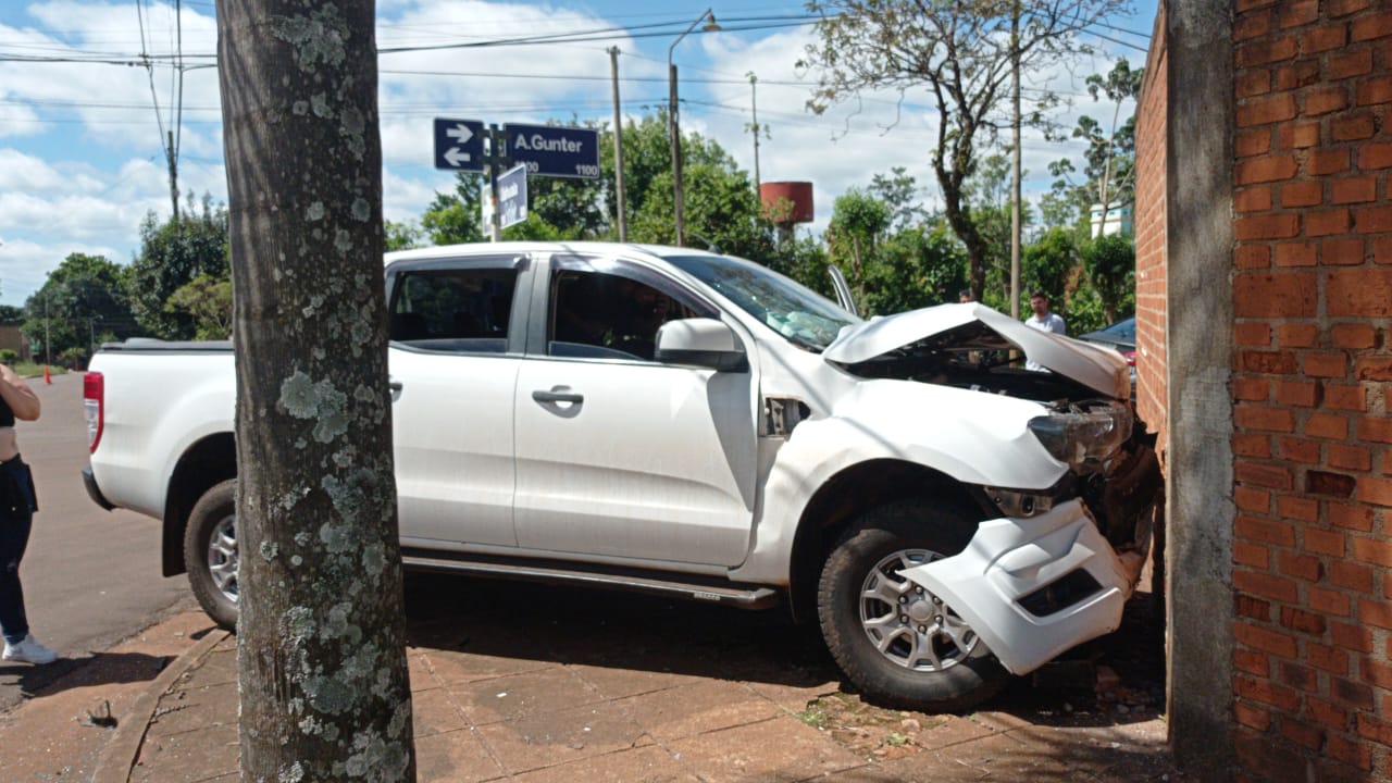 Chocaron dos gitanos y uno impactó contra el muro de Casa Fuentes