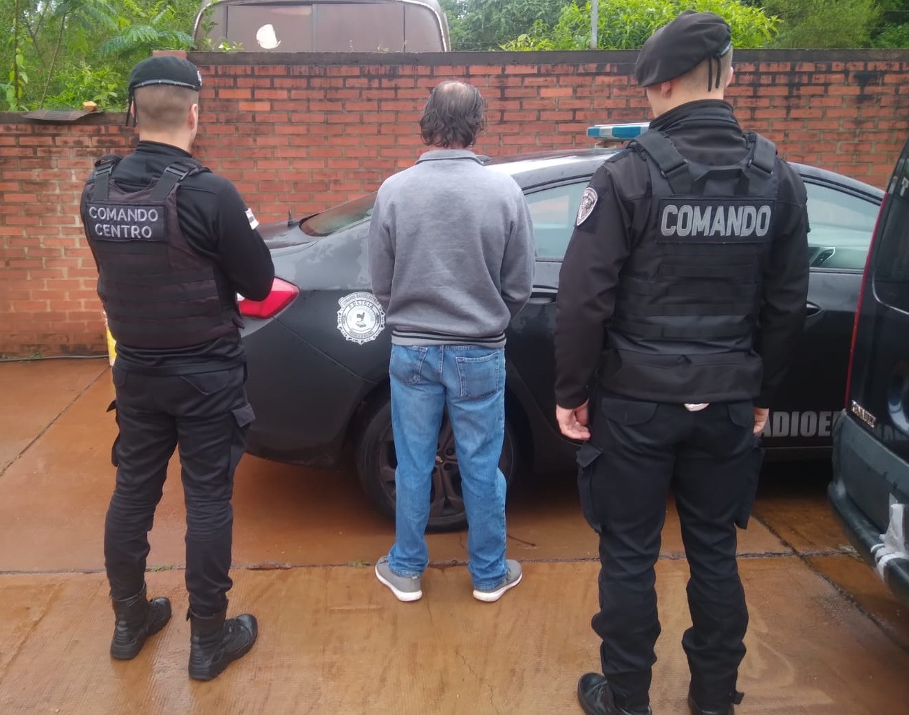 Lo descubrieron tratando de robar una pasta dental y dos cepillos de dientes