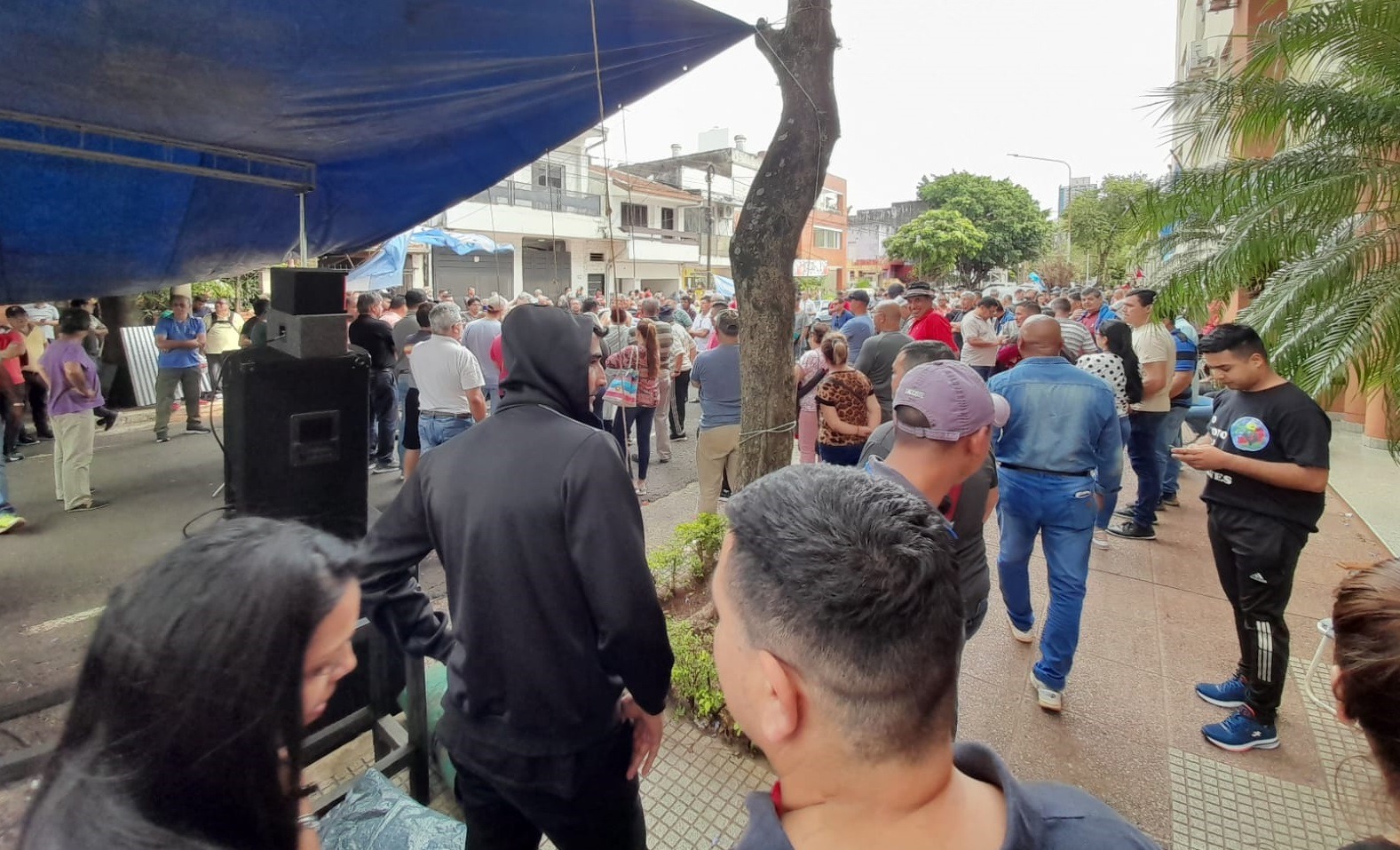 Más de mil policías de Misiones acampan frente a la Jefatura en reclamo de un aumento salarial para afrontar la inflación