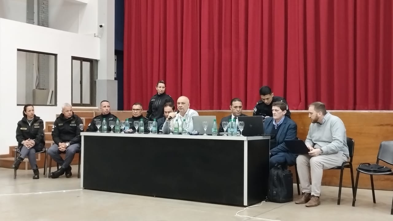 Reclamo policial: comenzó la reunión entre los delegados de la fuerza y representantes del gobierno