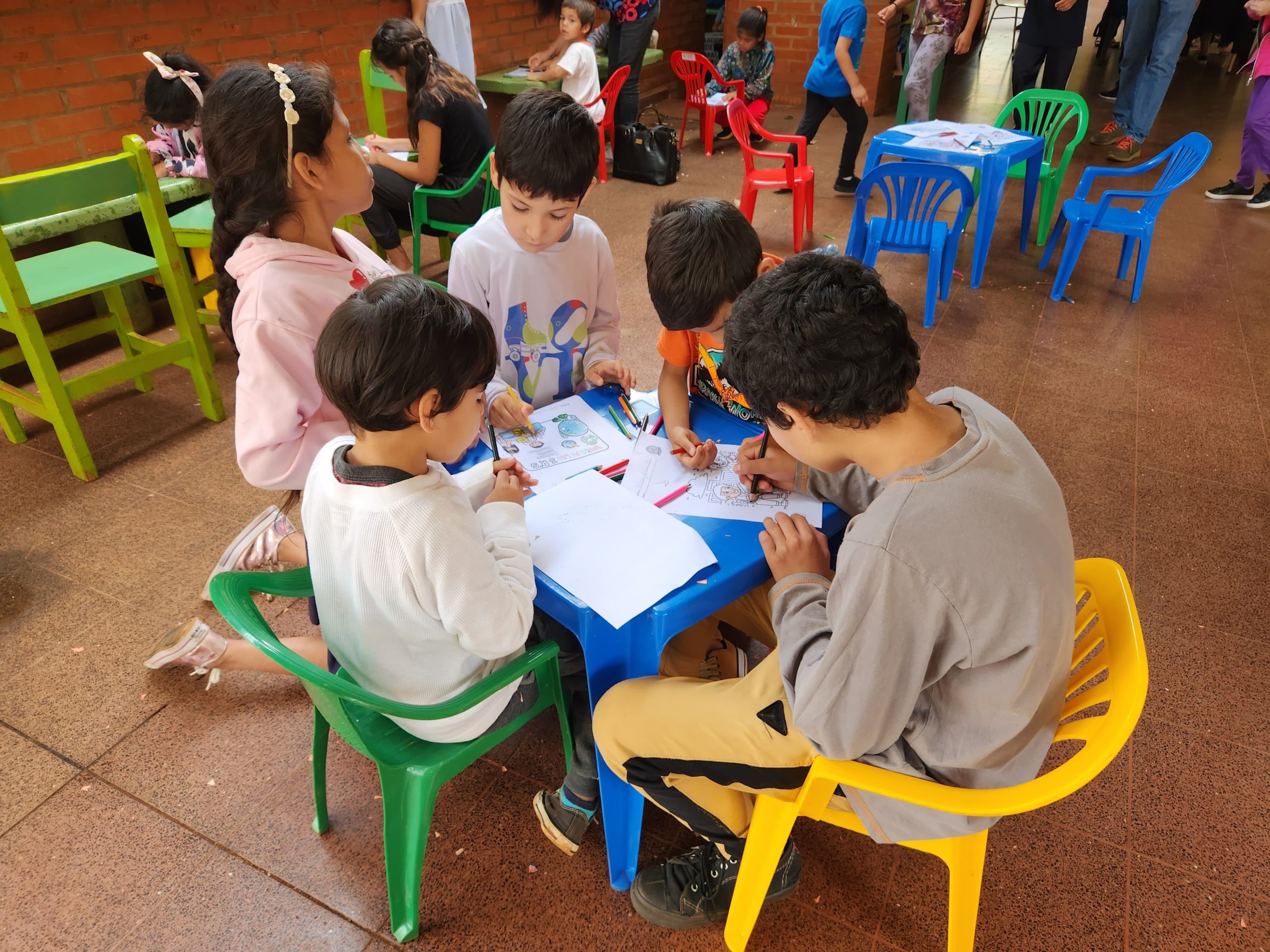 Estamos con vos llevó servicios integrales al barrio Itaembé Miní