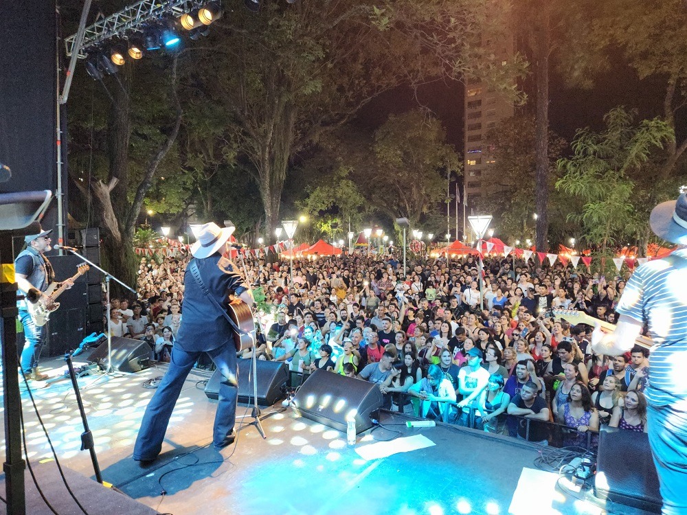Los Rancheros brillaron en Posadas en una noche mágica