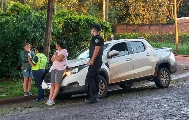 Tomó unas copas de más y despistó con el auto de la amiga