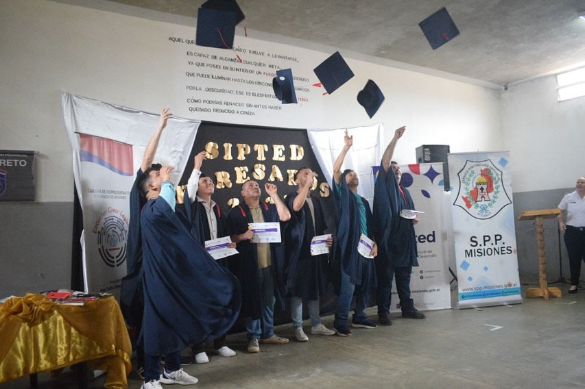 Ocho internos del Servicio Penitenciario Provincial culminaron sus estudios secundarios