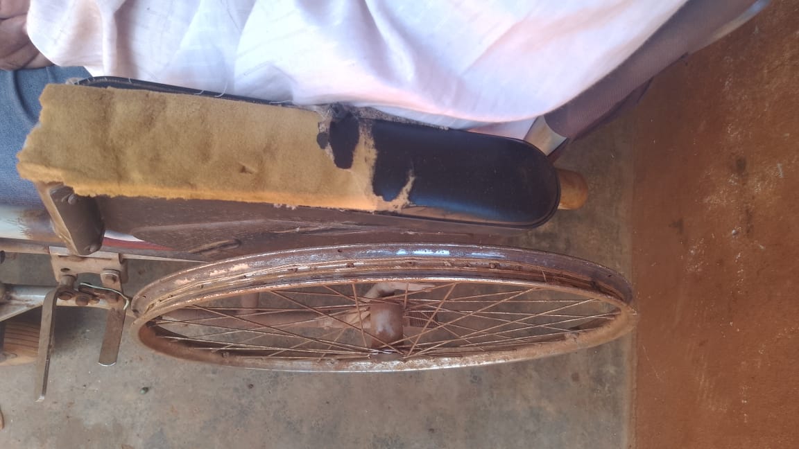 Villa Bonita: pide ayuda para adquirir una nueva silla de ruedas porque la suya se cae a pedazos