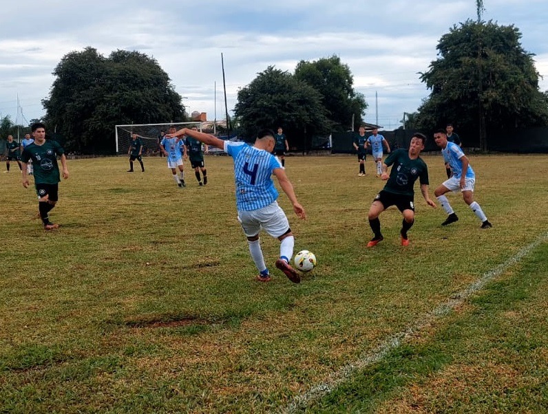 Aemo goleó y el Decano empató en el arranque el Provincial de fútbol