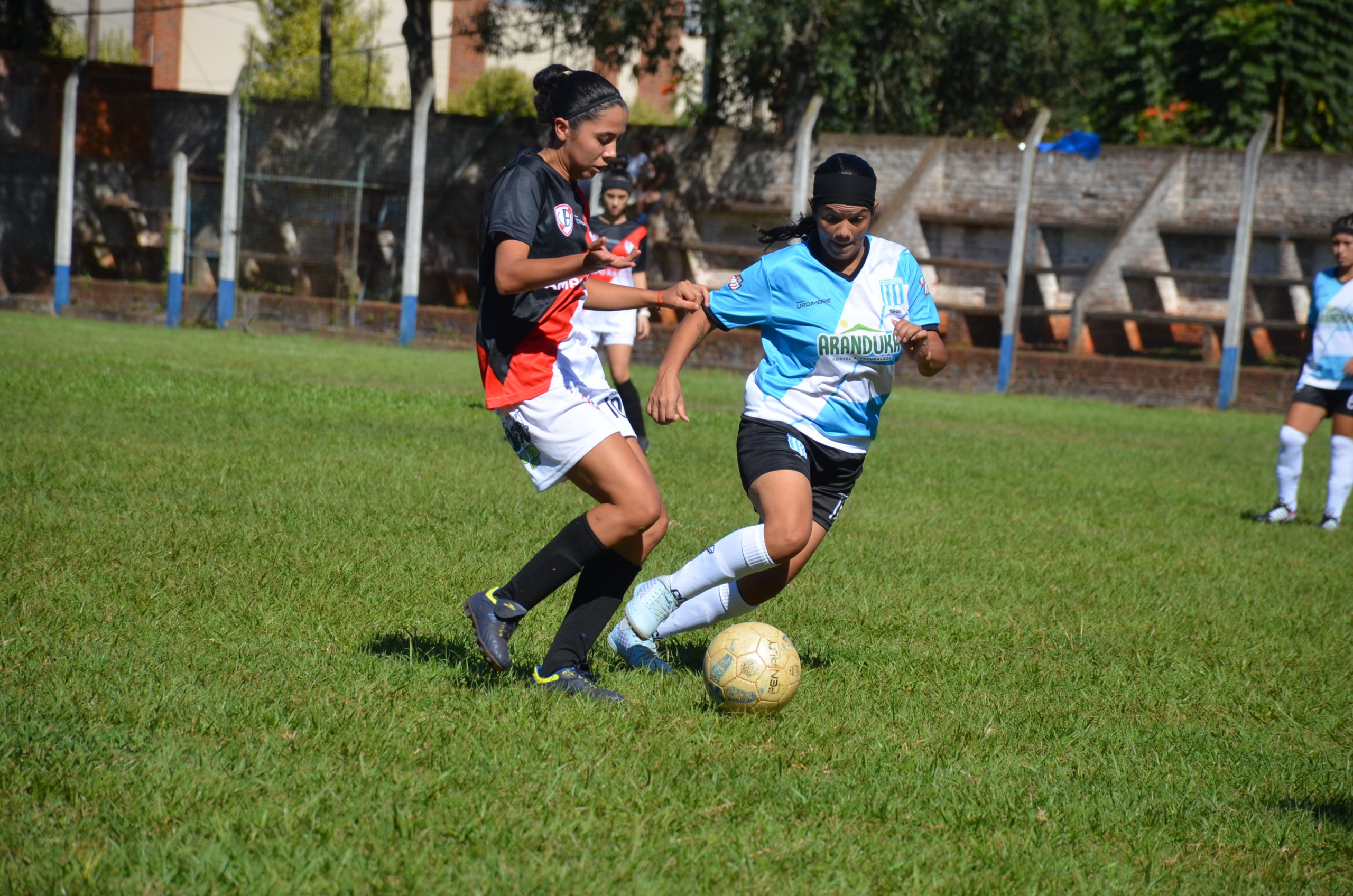 Las chicas también son protagonistas del fútbol obereño