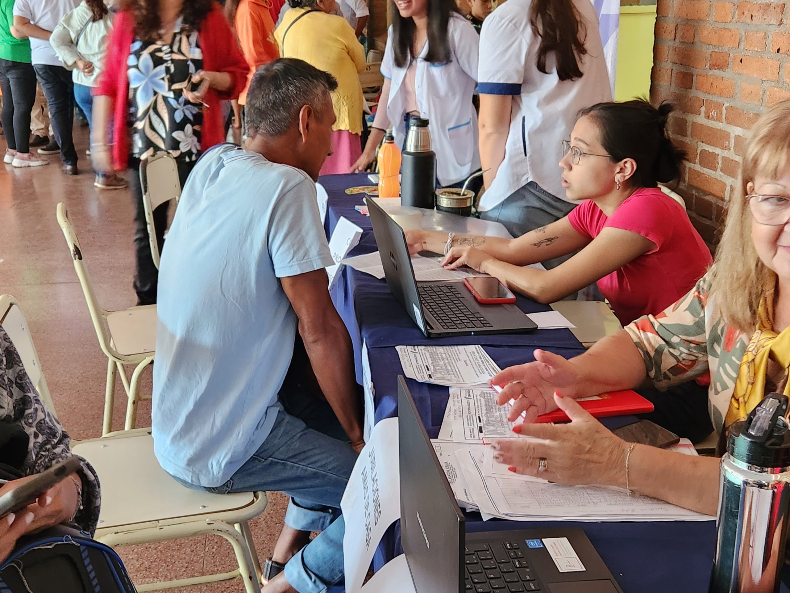 El operativo Estamos con vos llegó a Garupá y convocó a centenares de vecinos