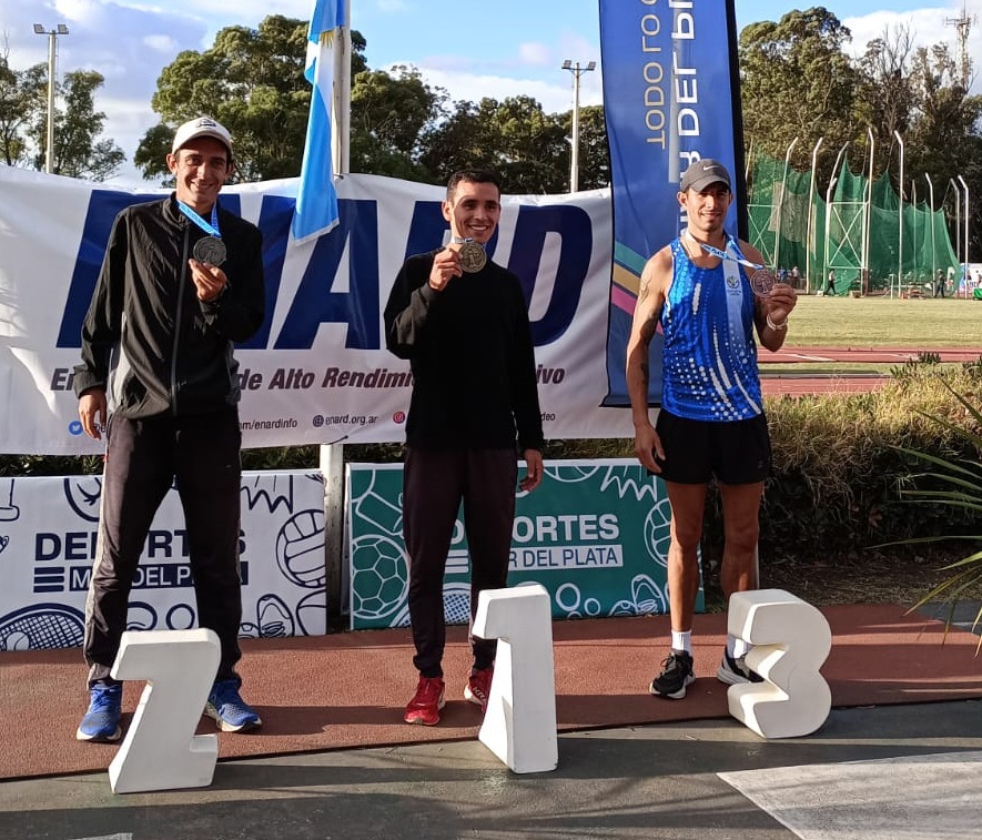 Agustín Da Silva lo hizo de nuevo: logró el récord provincial en 3000 metros