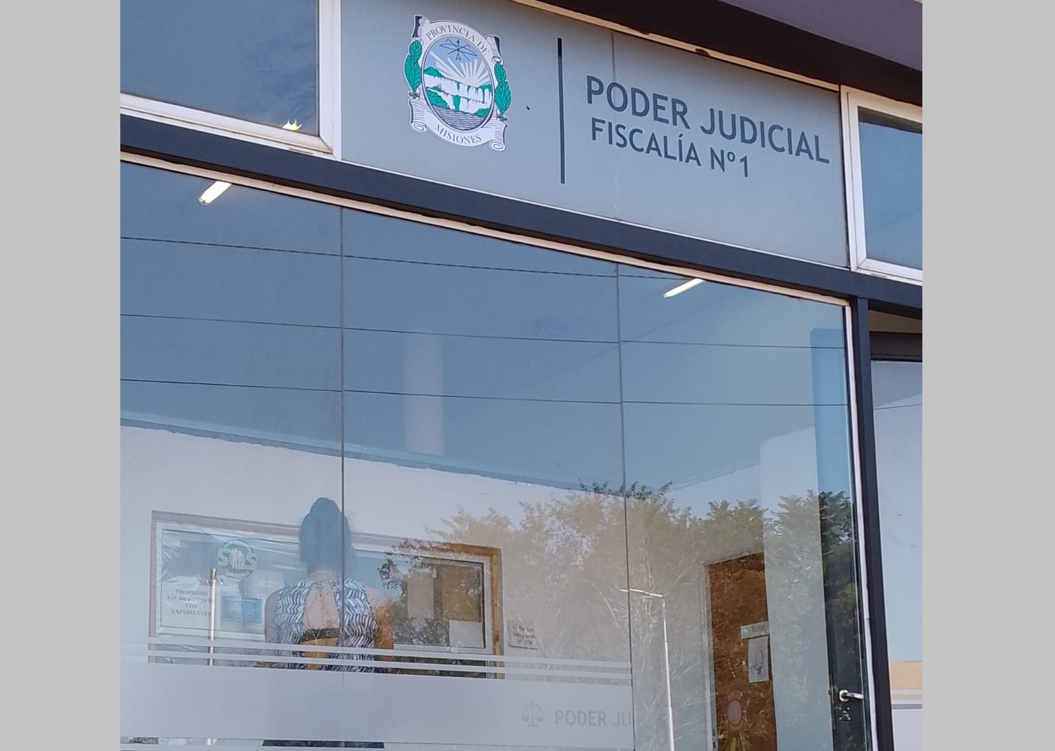 Nena hipoacúsica le contó a un profesor que dos hombres la violaron en su casa