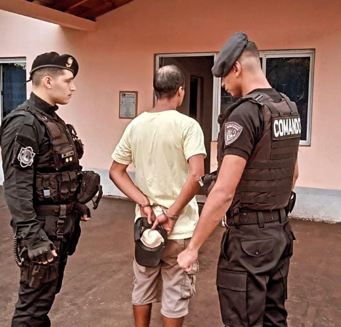 Detenido por exhibir y tocar sus partes íntimas frente a una escuela  