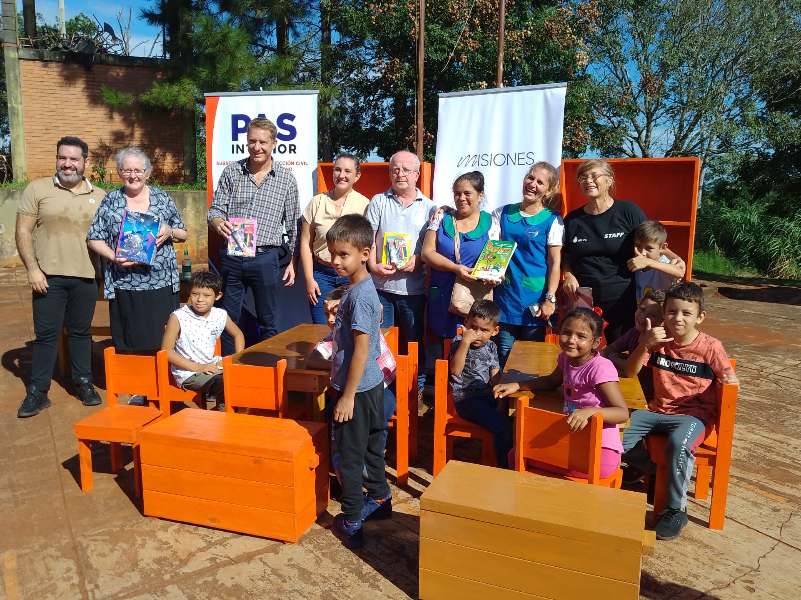 IPLyC Social entregó mobiliario en Gobernador López