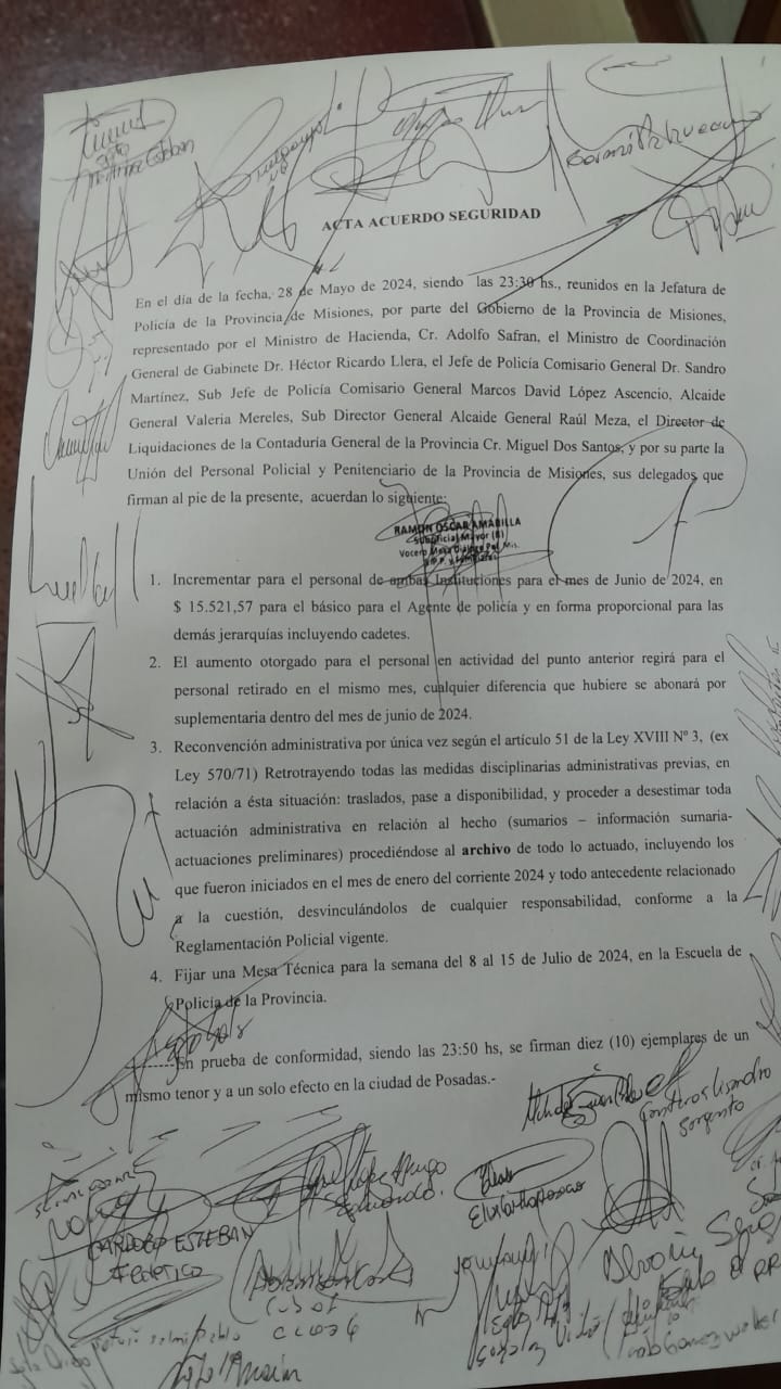 La Policía y el Gobierno llegaron a un acuerdo salarial y se levantó la protesta