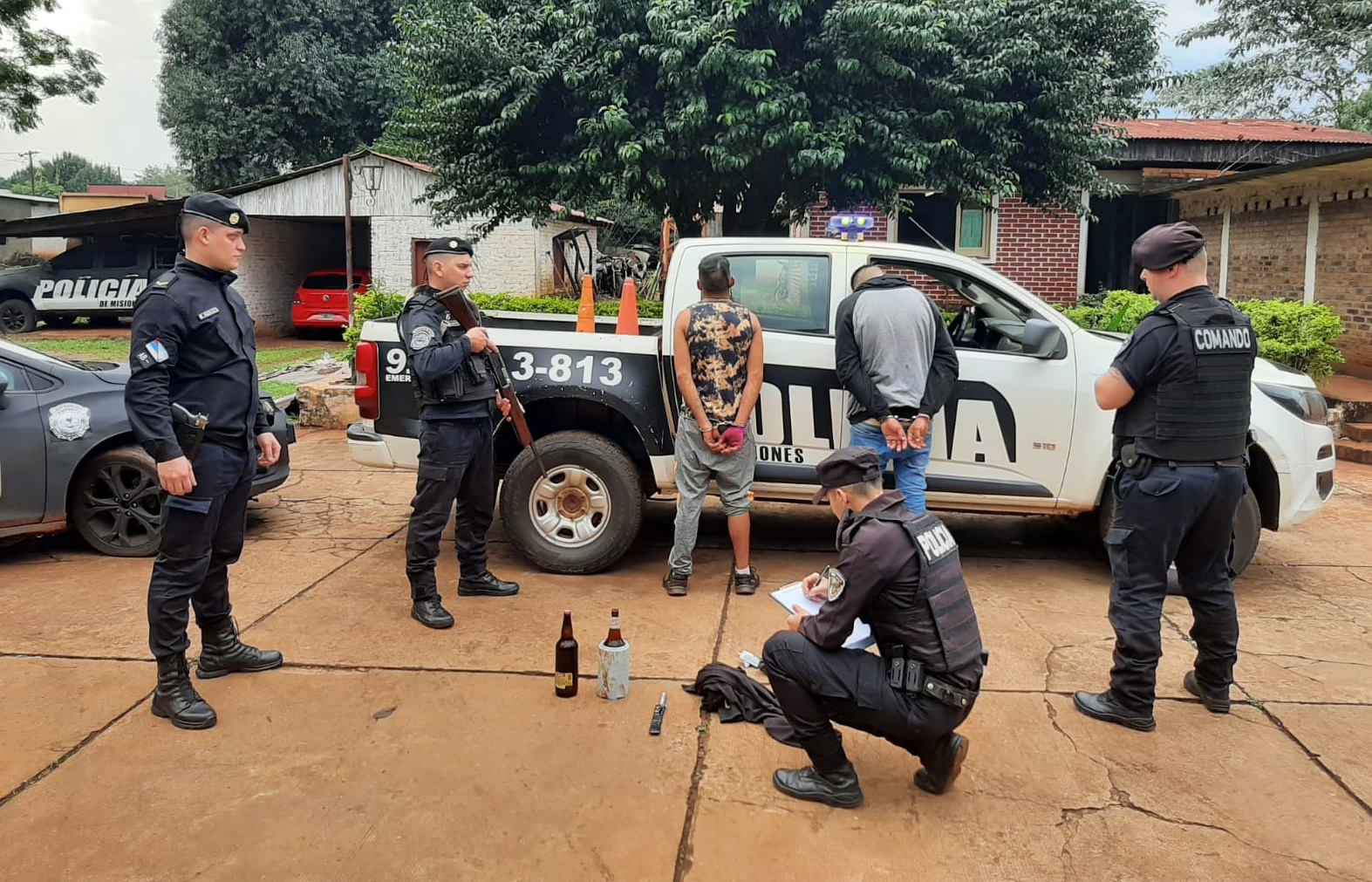 Estaban tomando entre amigos, se desconocieron y uno terminó apuñalado