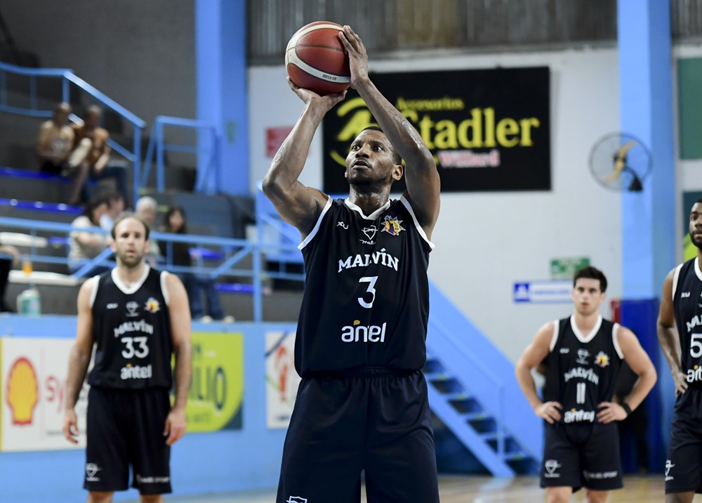 Ante la baja de Barreiro por lesión, OTC sumó al norteamericano Hilliard