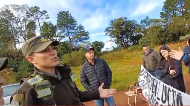 “Lo que yo no quiero es sacar mi escopeta y tirarle a un docente”: grave provocación de un gendarme a los manifestantes en San Vicente