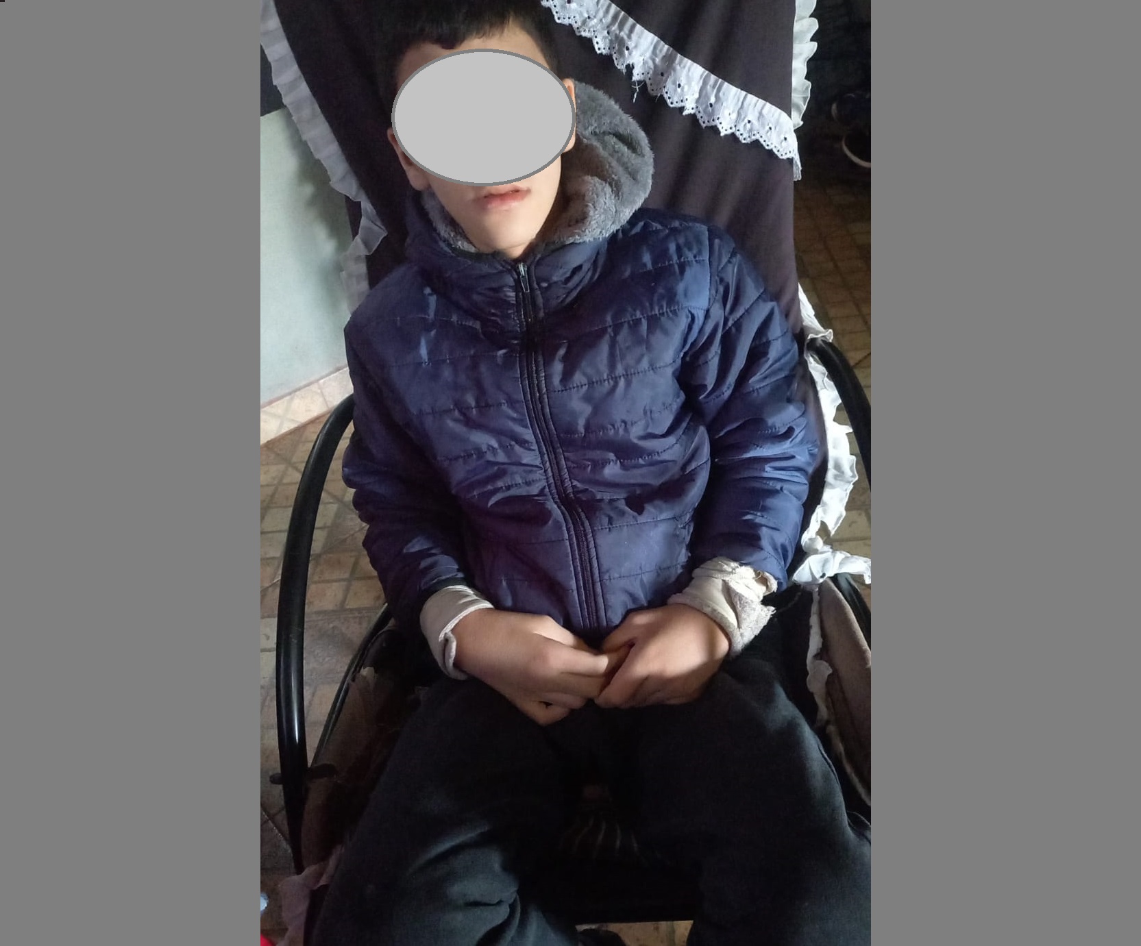 “Tengo que atar a mi nene, porque si no rompe todo. Es un peligro”: desesperado pedido de ayuda para un chico discapacitado