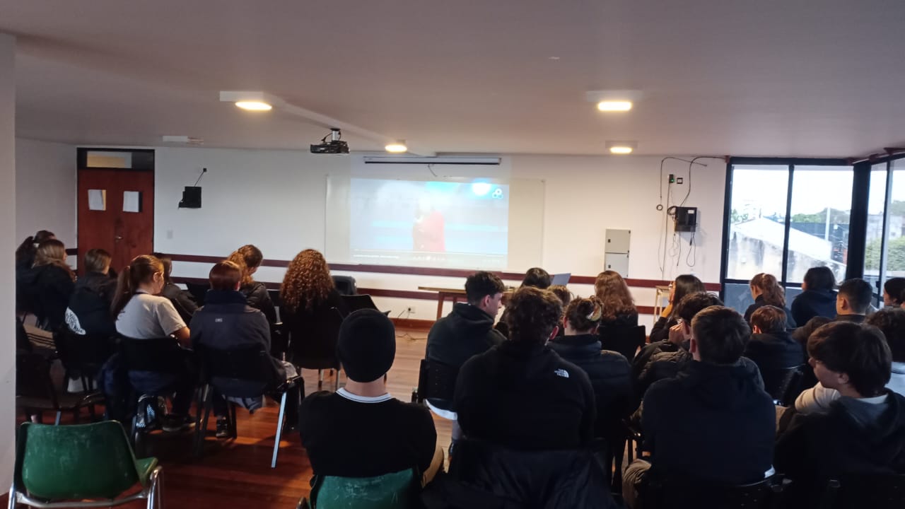 Juego Responsable explicó a jóvenes los impactos de las apuestas online en la salud