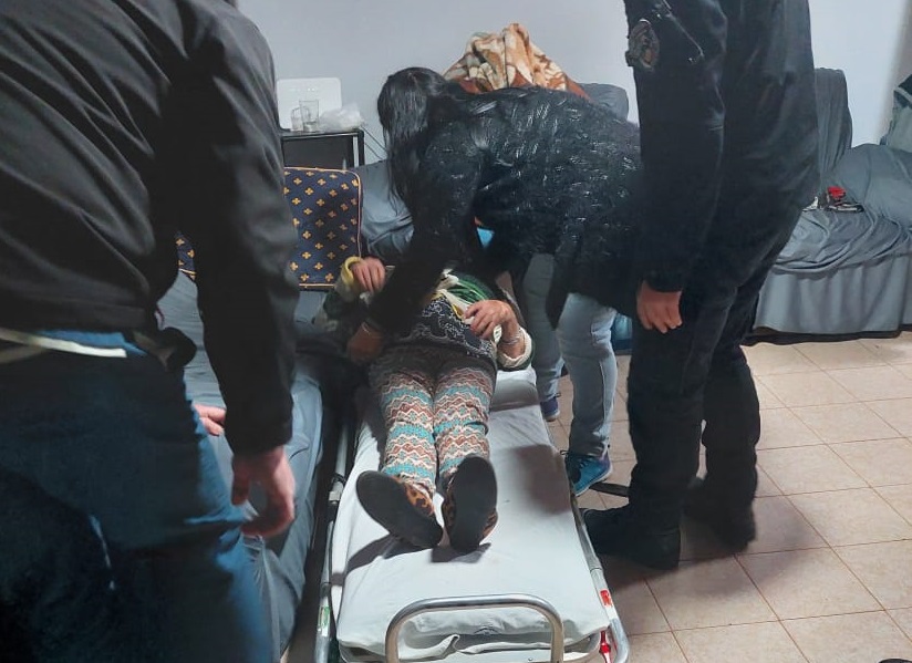 Discutió con la nuera, se desmayó y terminó internada